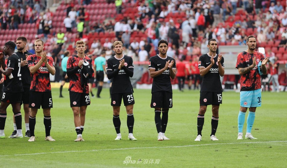 完整且具有 完整且具有