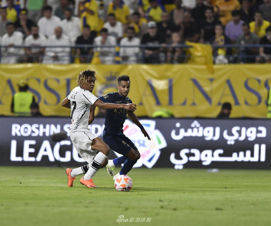 更突出了他 更突出了他